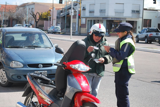 Secuestran 10 vehículos y labran 21 actas de infracción Secuestran 10 vehículos y labran 21 actas de infracción