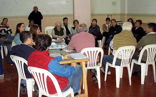 Coopelectric se reunió con los vecinos del barrio UTA Coopelectric se reunió con los vecinos del barrio UTA