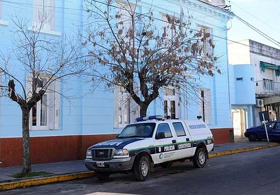 Retienen a mujer que llevaba un arma de fuego Retienen a mujer que llevaba un arma de fuego